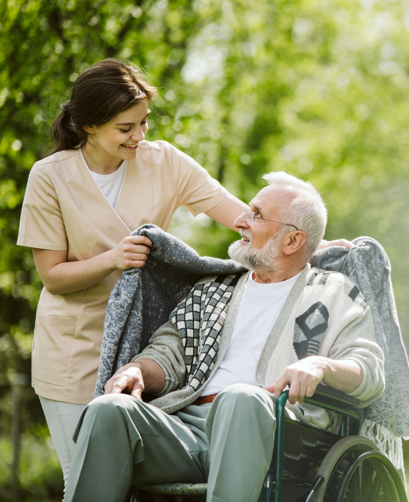 Doctor Caring - Zelifehealthcare Doctor Caring - Zelifehealthcare